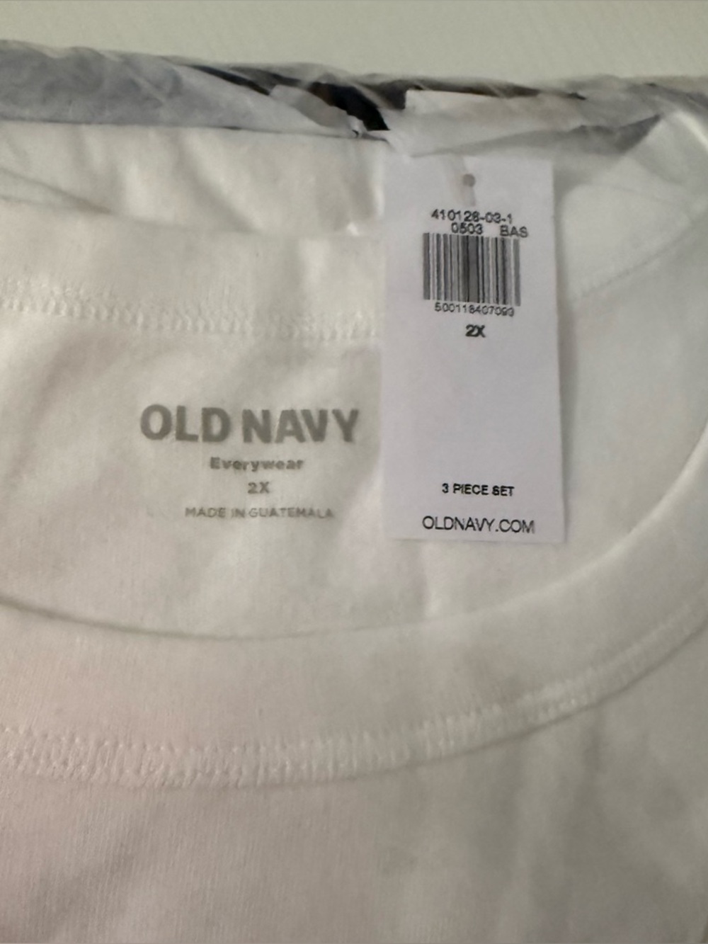 New Old Navy men’s  undershirts Black gray/white Crewneck Packaged size 2X